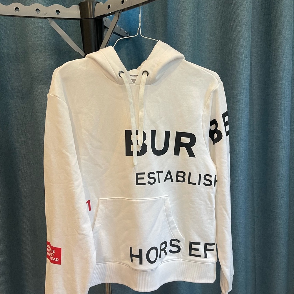 Burberry sweatshirt, colorful, new without tags, comfy